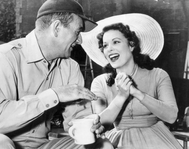 oldmovieactress's tweet photo. ☕️ Taking a break with the legends! John Wayne and Maureen O'Hara sharing laughs and coffee on the set of 'Wings of Eagles in 1957. Can you imagine the stories they must have shared? #OldHollywood #CoffeeBreakGoals 🎥🌟 https://t.co/kM4TRqxwEG https://t.co/MTzuC7D9G8