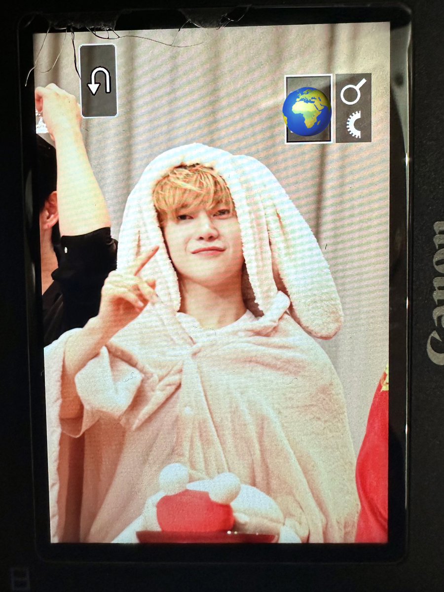 230827 비트로드 대면 팬싸
     진짜 귀여워🐰

#ZEROBASEONE #ZB1 #SEOKMATTHEW #제로베이스원 #석매튜 #石友铉 #ソクマシュー