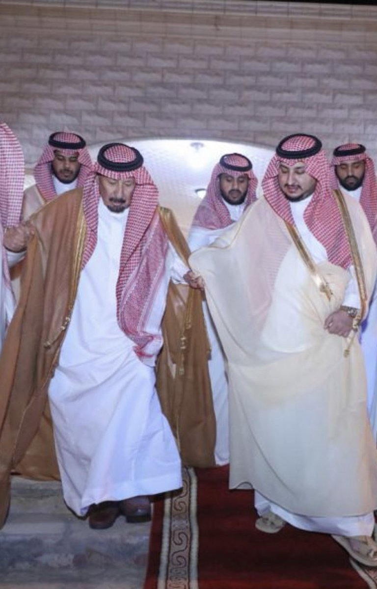 لقد فقدت القبيلة اليوم 
أحد اركانها ورموزها بالمنطقة الشمالية 
ضبيب بن فيحان بن ضبيب البرازي السهلي 

وهو مثال ورمز يحتذى به بالكرم والطيب والفزعه 
رحمك الله يابو خالد واسكنك فسيح جناته 

الصلاة عليه غداً في #سكاكا والعزاء بمنزله في زلوم
وإنا لله وإنا اليه راجعون