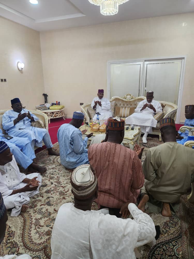 PoliceAffairs's tweet photo. Members of the newly constituted Yobe State Executive Council, led by Deputy Governor His Excellency Idi Barde Gubana, paid a congratulatory visit to the Hon. Minister of Police Affairs, His Excellency Senator Ibrahim, on assumption of duty as Minister of Police Affairs. https://t.co/gnqJJqOONr