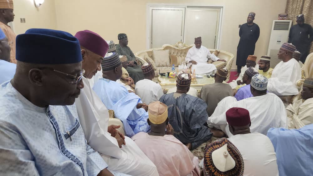PoliceAffairs's tweet photo. Members of the newly constituted Yobe State Executive Council, led by Deputy Governor His Excellency Idi Barde Gubana, paid a congratulatory visit to the Hon. Minister of Police Affairs, His Excellency Senator Ibrahim, on assumption of duty as Minister of Police Affairs. https://t.co/gnqJJqOONr