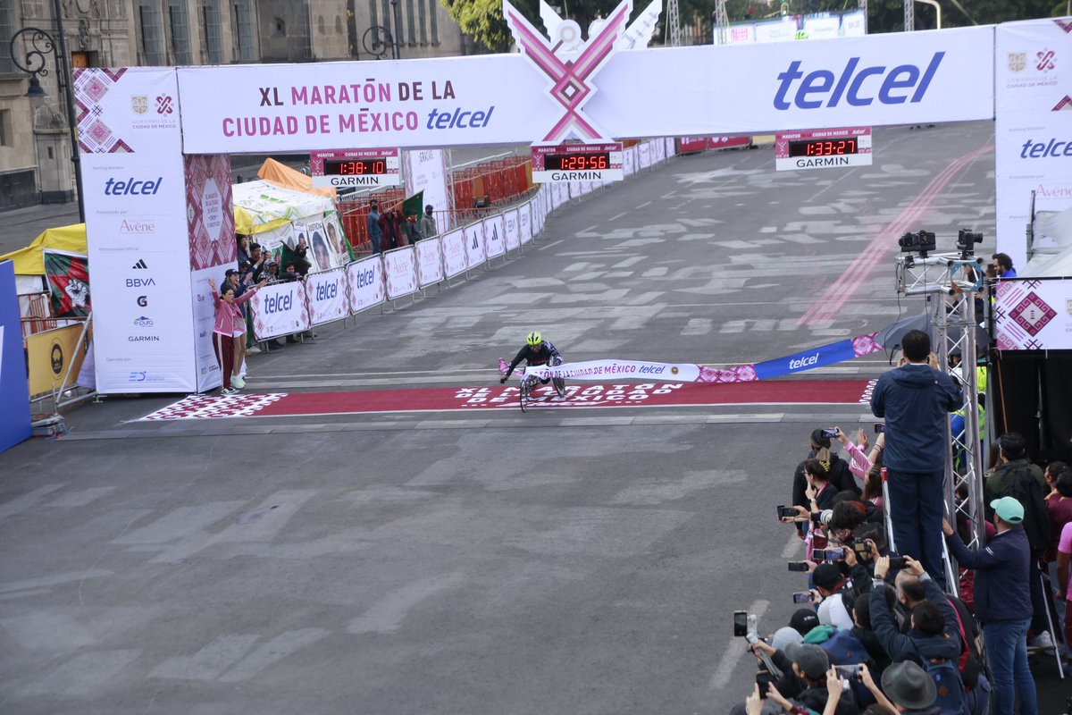 Martin Velazco fue el ganador de la #maratoncdmx en silla de ruedas en 1:29:55