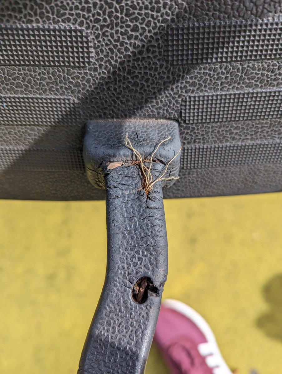 MrPGFH's tweet photo. Queens park playground has one of the kids swings with wire poking through the seat into kids legs. Pollockshaws end, other aspects falling apart https://t.co/OvNAo09YVo