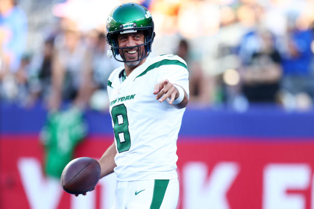 GridironCentrl's tweet photo. Jets New Star QB Aaron Rodgers in their final preseason game vs the Giants

✈️ 47 Passing Yards
✈️ 1 Passing Touchdown 
✈️ 118.2 QB Rating 

#NFL #Jets #TakeFlight #Giants https://t.co/H7A5GfLY9s