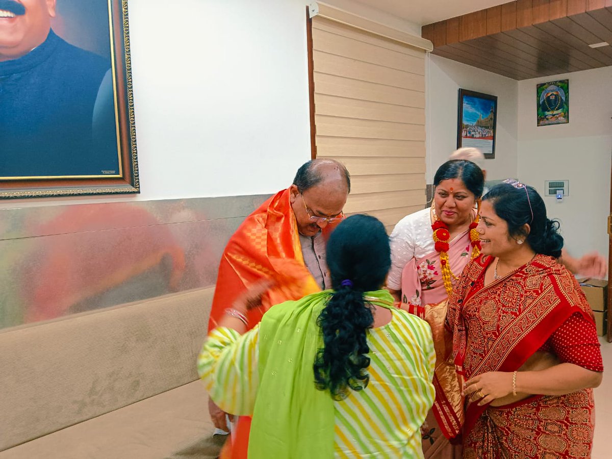 ArvindLBJP's tweet photo. Today Shri Mevaram Wode, son of freedom fighter Shri Khumaram Wode, President of Akhil Bharatiya Wode Sangh Shri Jasoo Bhai, President of Gujarat Patel Samaj Shri Bhupendra Patel,
1/2 https://t.co/CNxX9BXPLi