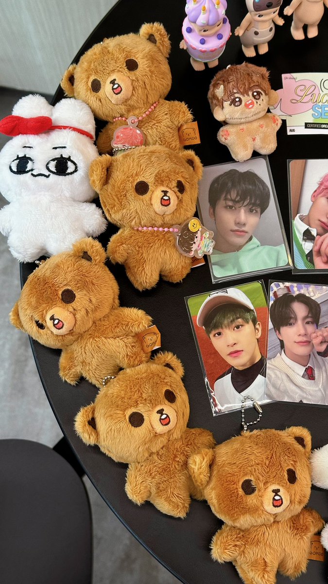 iiises's tweet photo. thankyou sm @ourluckiest7 for 321!! 🍀💗
&amp;&amp;＼ʕ •ᴥ•ʔ／cute photo frame by @chenjico @jenleful @MY_7DREAMIES 
#OurLuckiest7 https://t.co/YYhckTQdkr