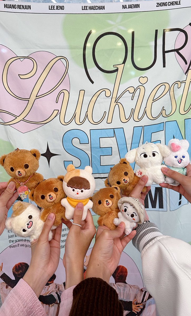 iiises's tweet photo. thankyou sm @ourluckiest7 for 321!! 🍀💗
&amp;&amp;＼ʕ •ᴥ•ʔ／cute photo frame by @chenjico @jenleful @MY_7DREAMIES 
#OurLuckiest7 https://t.co/YYhckTQdkr