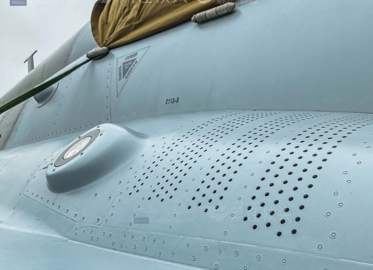 aviation07101's tweet image. Close up spotlight on JF-17B for night time ID like F-16ADF which has ID light on port side. Apparently this one pops out. 

📸 Lizhi/HANPA via by78