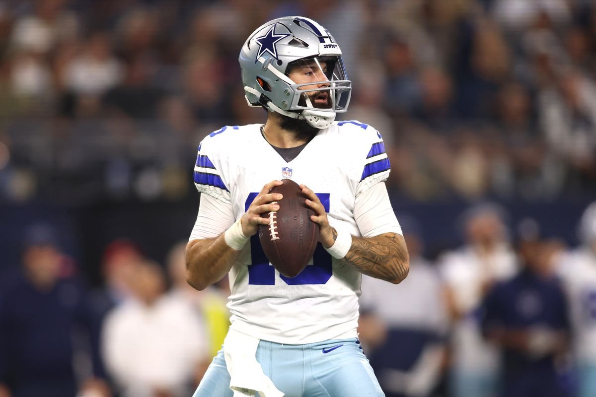 GridironCentrl's tweet photo. Cowboys QB Will Grier had an amazing performance yesterday against the Raiders 

🏈 305 Passing Yards 
🏈 2 Passing Touchdowns
🏈 53 Rushing Yards 
🏈 2 Rushing Touchdowns 

Should he still be cut? 🤔
#NFL #Cowboys #Raiders #NFLDraft https://t.co/OrSucDako8