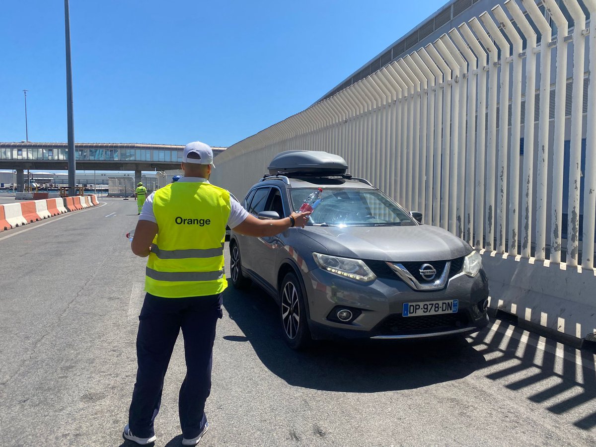 pasodelestrecho's tweet photo. 🇪🇸 Por cortesía del Puerto de #Algeciras, hoy día 27 de Agosto se realizará el reparto gratuito de una botella de agua por vehículo 🚗

#OPE2023 #OperacionRetorno #OperationReturn #opérationretour https://t.co/Hcv0cdYHzO