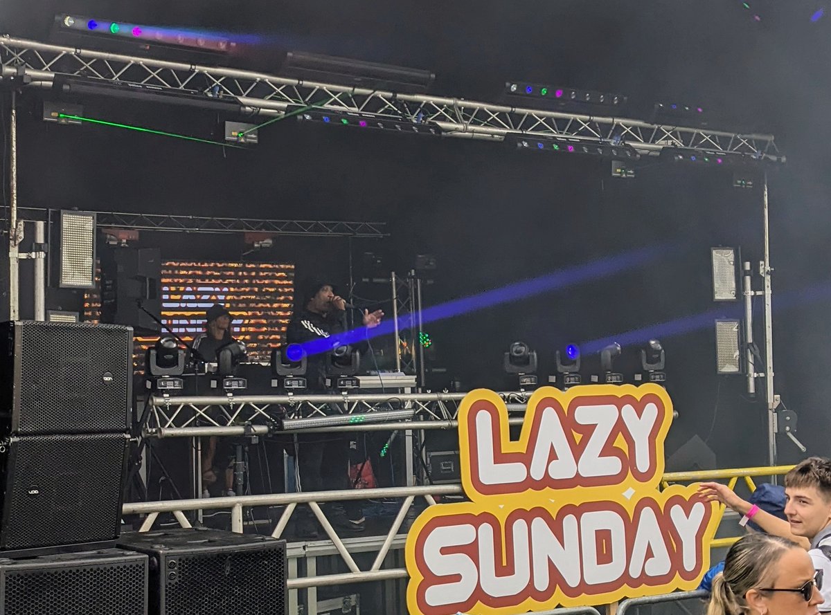 Awesome 3 hyping the crowd at #lazysundayfestival 😎
