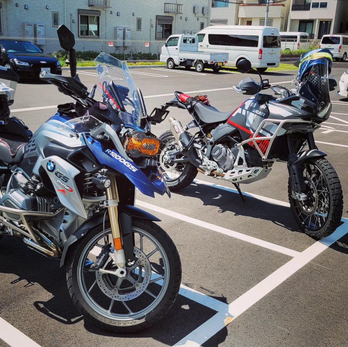 nebashin_vlog's tweet photo. 大阪にダートバイクプラスができたと聞いて行ってきた

#ダートバイクプラス大阪 #R1200GS https://t.co/QQ0bLy2hsw