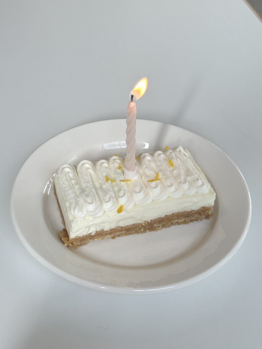 arina__me's tweet photo. この前オンニがちょっとはやいけどって
お誕生日のお祝いしてくれて感動😭💞
プレゼントのセンスも最高すぎる....

ここのレモンライムタルト激うまだった:) https://t.co/y7VvCW2oZX