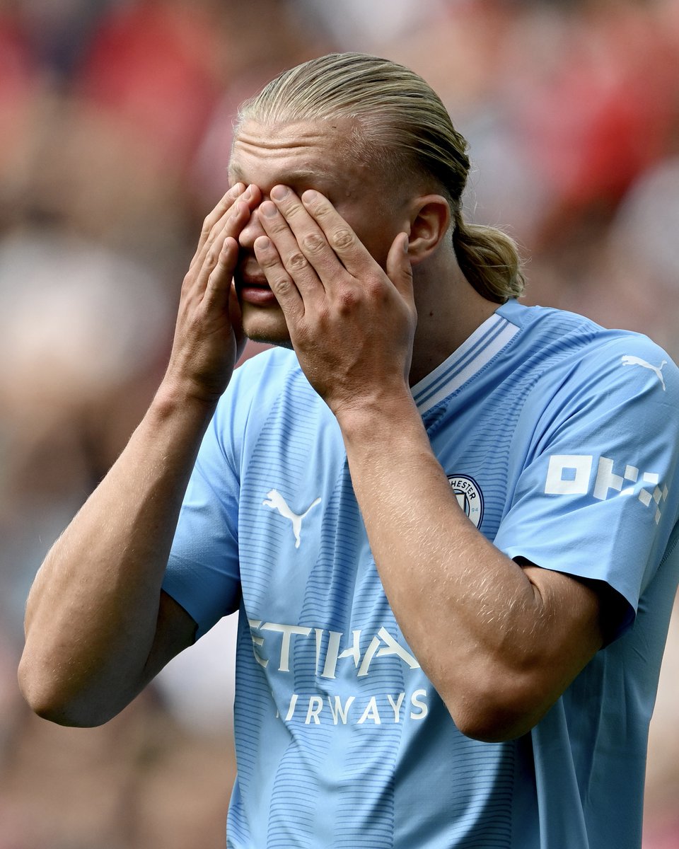 premierleague's tweet photo. HALF-TIME #PL SCORES

Burnley 0-2 Aston Villa
Sheff Utd 0-0 Man City

#BURAVL | #SHUMCI https://t.co/v0UpX0sh33