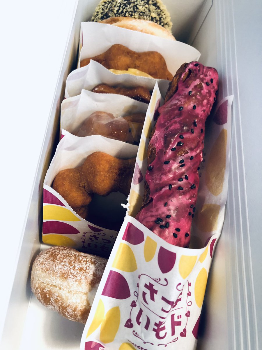 unicoroxx's tweet photo. 私もさつまいもド🍠フライング食べ比べる🍩

#さつまいもド https://t.co/CxXfpYC9JS