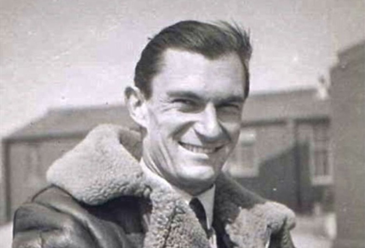 laurentalbaret's tweet photo. [Aviation] 27 août 1943 / 2023 • Disparition en combat aérien du commandant René #Mouchotte, aviateur #FAFL mort pour la France, Compagnon de la #Libération.
Le 8 sept. 2023, un [très beau] timbre-poste en hommage sera dévoilé par @GroupeLaPoste et @Armee_de_lair 🇫🇷 #philatélie https://t.co/l97FJnu6mY