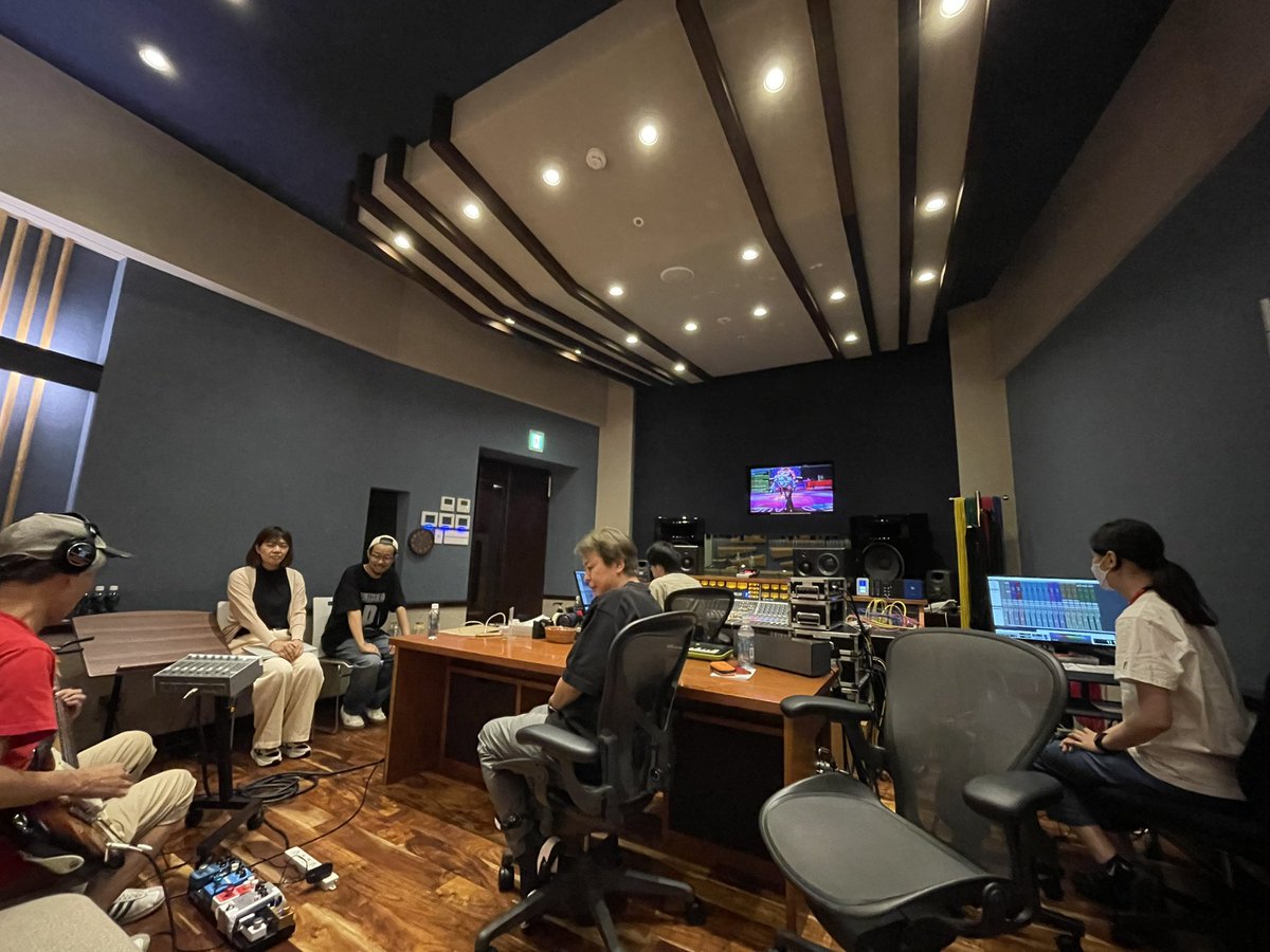 tks_nsmt's tweet image. recording session
Thanks again for the opportunity, @MitsutoSuzuki ! 
レコーディングでした。
この機会に感謝いたします、Mitsuto-san! 
#recordingsession  #sarod #guitar