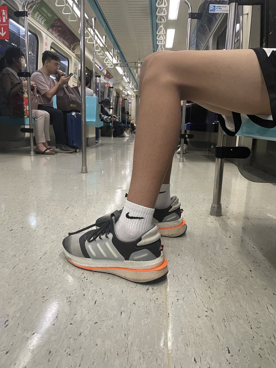 乾！又高！腳又大！好想聞