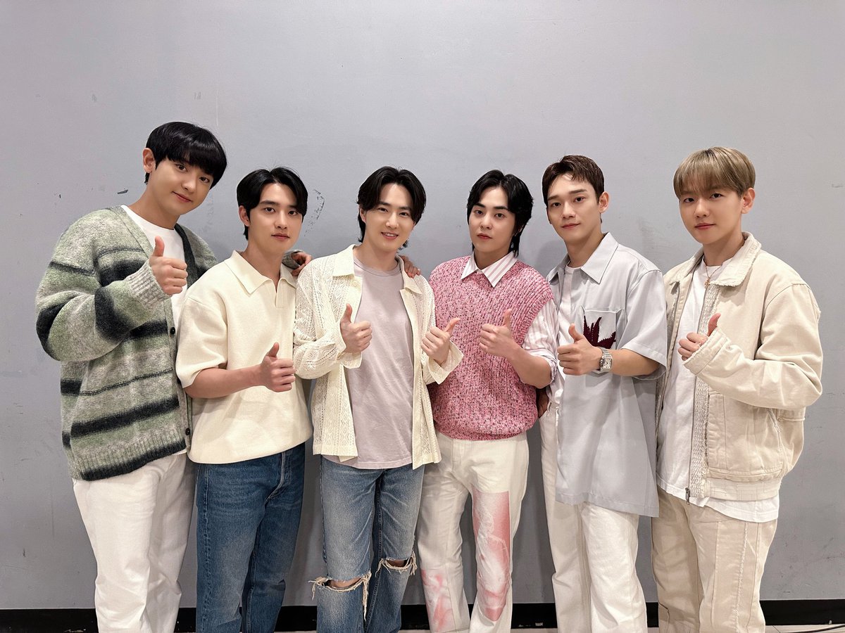 IseyEXO's tweet photo. 💗😍🤍
#EXO #GlowToYou 
#EXOxSCARLETT 
#weareoneEXO 
@weareoneEXO https://t.co/JdXM2zviTz