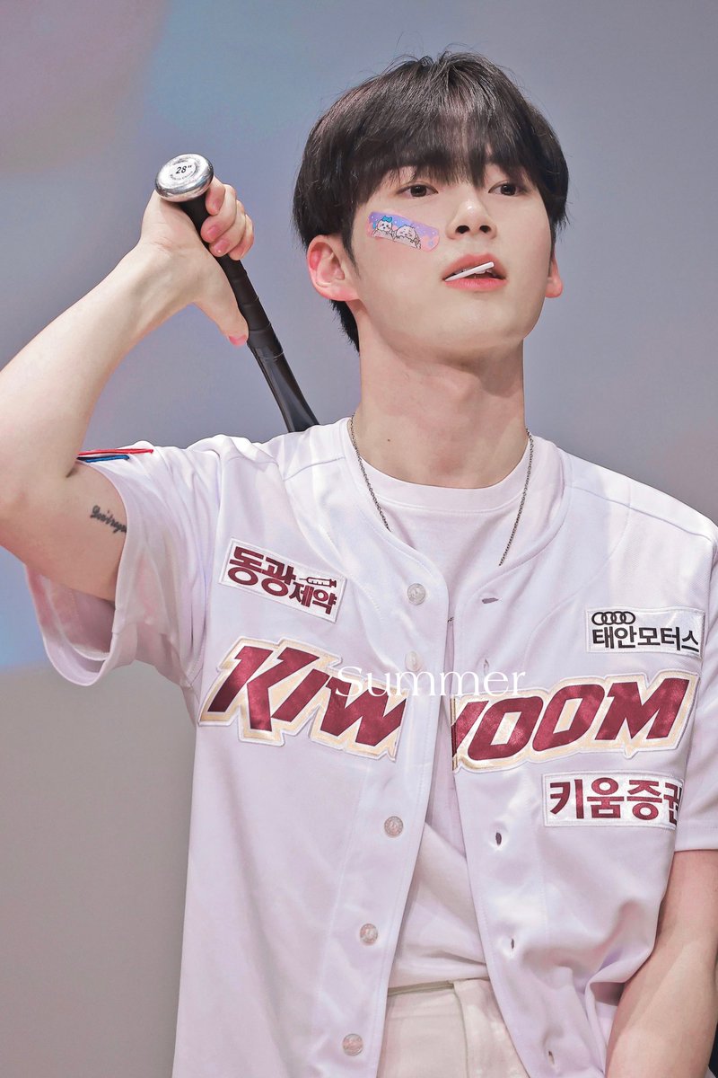 sung hanbin archive tweet media