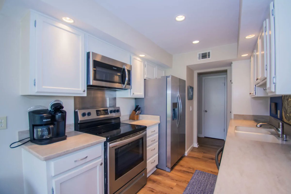 FrippIslandRsrt's tweet image. Discover the charm of 131 Captain John Fripp Villa! 🍂🌴 A cozy 2-bed, 2-bath condo tailor-made for your unforgettable #fallgetaway. Explore more: buff.ly/3qKhaYY  🏖️ 

#vacationbliss #frippinit #frippislandresort #spotlightsunday #getaway