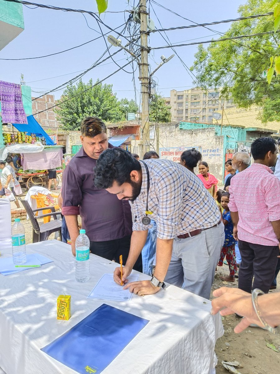 FuturesHope29's tweet photo. #HealthCheckupCamp at Noida, Uttar Pradesh https://t.co/Ec1mdH7Uj2