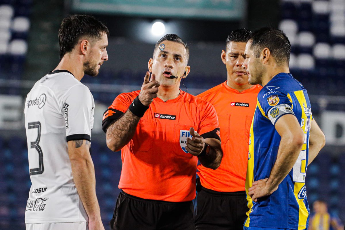 ➡️El #Clausura se vive por La Deportiva y <a href="/Pelotadividida2/">Pelota Dividida</a> 

🔵🟡Sp. Luqueño vs ⚪️⚫️Olimpia

🏟️: Defensores del Chaco
⏰Previa: 16:00
⚽️Partido: 16:30
🎙️Relata: #JoséGonzález
🎙️Comenta: <a href="/erikwismann/">Erik Wismann</a> 
💻Coordina: <a href="/carlitosrojasca/">carfaroca</a> 
📻Móviles: <a href="/VelazquezErwin/">Erwin Velazquez</a> y #AlejandroOrtigoza