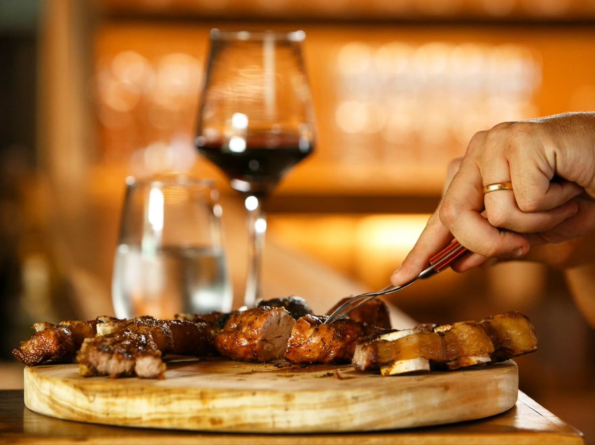 TurismoJesusMar's tweet photo. Sabores que reúnen historias: En Jesús María, dejá que el aroma del asado se convierta en un recuerdo inolvidable. 🔥🥩 https://t.co/27B5YMdaV5