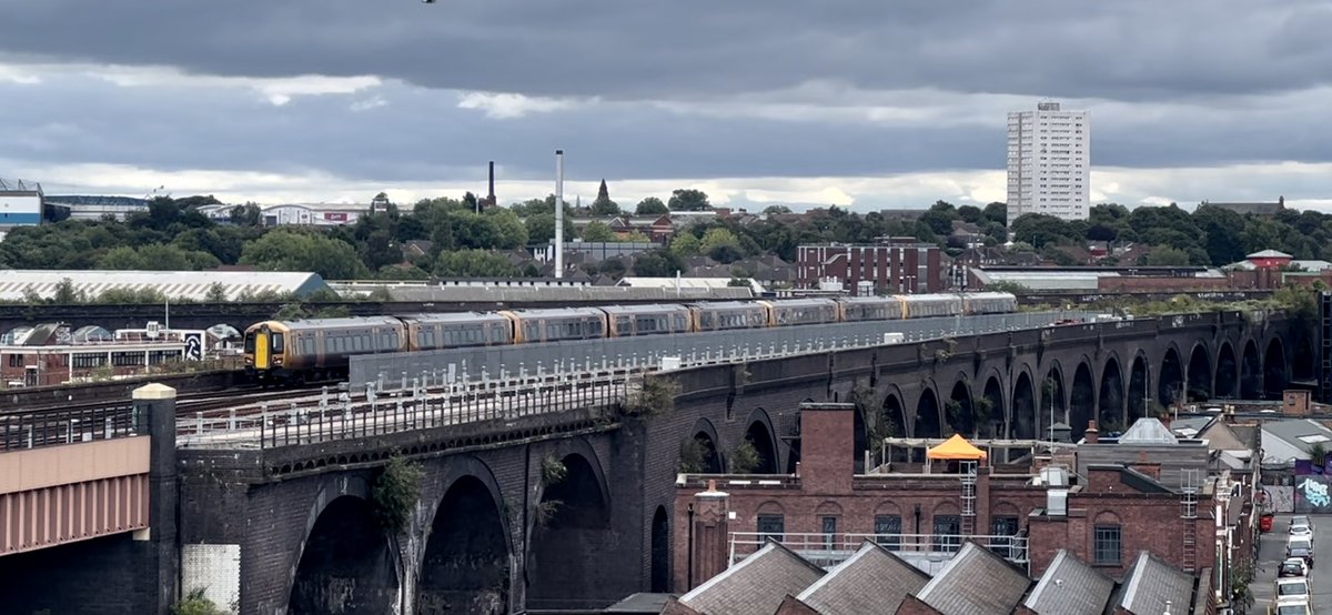PlatformEdge1's tweet image. First time seeing a 9 car 172!

Three 2 cars and one 3 car passing over Bordesley Viaduct heading to Tyseley L.M.D #Class172