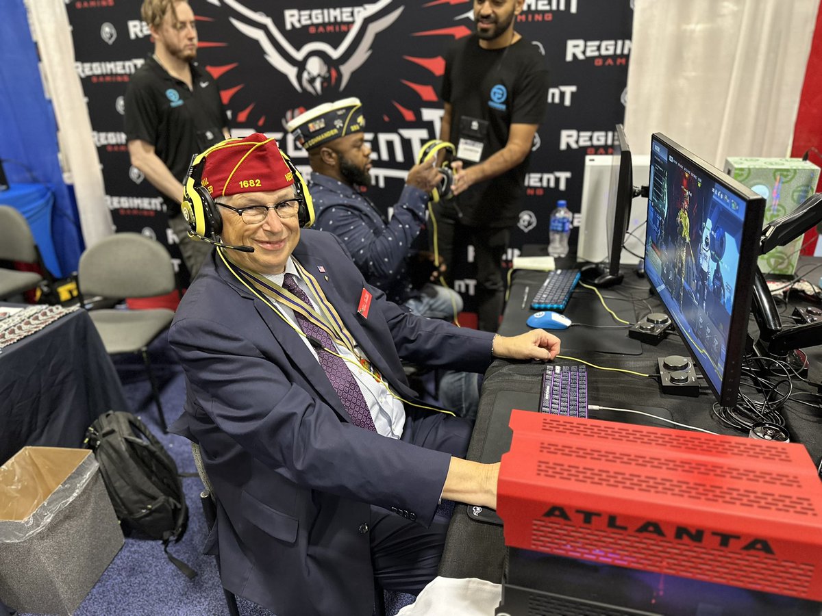 RegimentGG's tweet image. The National Commander of @AmericanLegion stopped by REGIMENT’s booth at their 104th National Convention to play some games on @Brparadox’s PC’s! 🫡