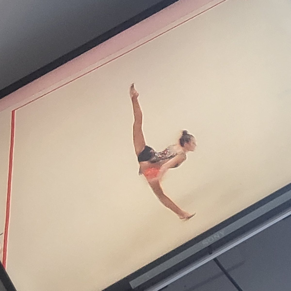 emvidalast's tweet photo. Gracias @TVN @Tvndeportes  #RitmicaPorTVN por tan bella transmisión https://t.co/HhfW54kY1y