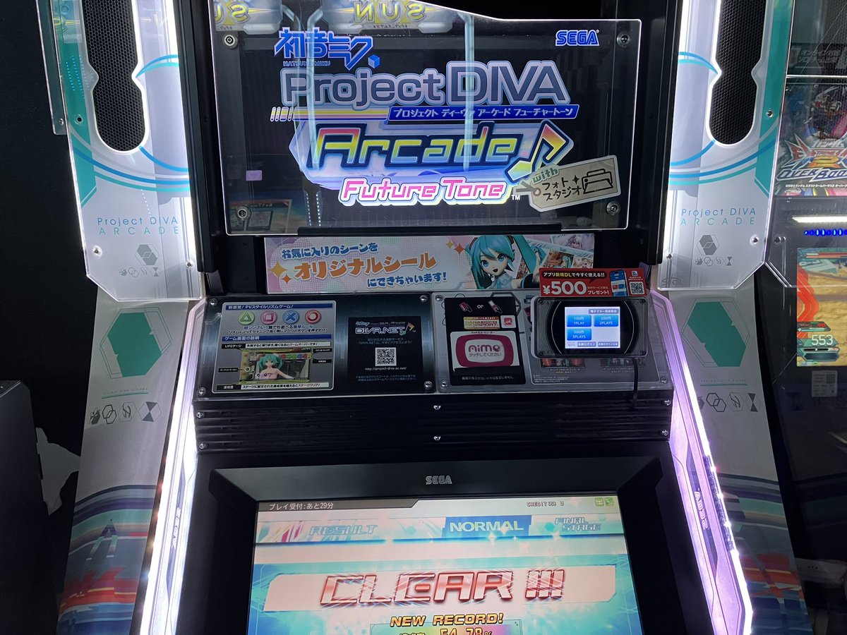 konosumi's tweet photo. 地元のゲーセンでイニDと初音ミクをプレイした。あと写真を撮り忘れたがオンゲキ。 https://t.co/BYwTRjaLop