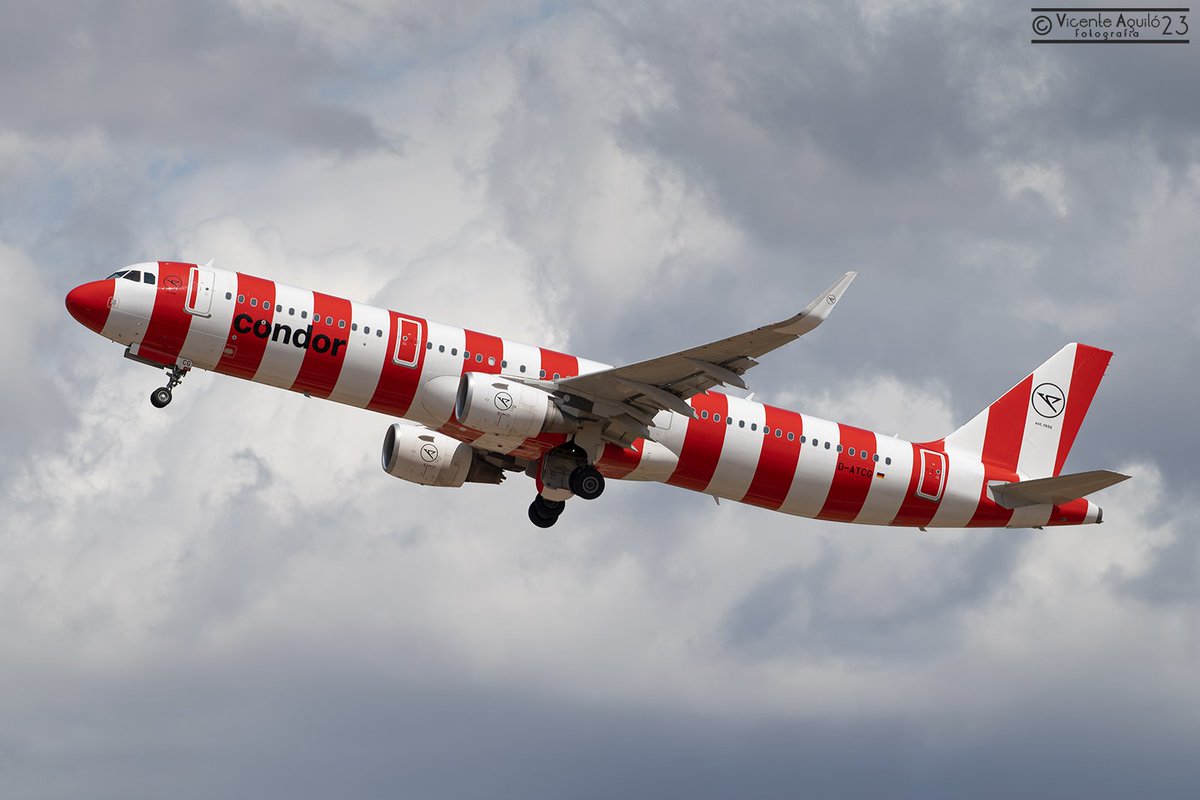 Desviado a Valencia desde Palma de Mallorca a causa de las fuertes tormentas en destino.
<a href="/aeroVLC/">Aeropuerto Valencia</a> <a href="/VLCspotters/">VLCspotters ✈️</a> 
#DATCG #Condor #LEPA #LEVC #A321
