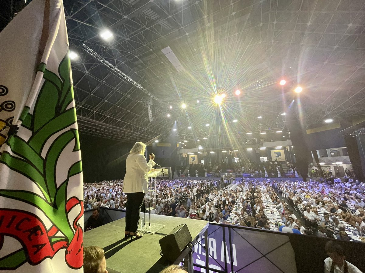 Une rentrée extraordinaire pour <a href="/lesRepublicains/">les Républicains</a> aujourd’hui au Cannet 💙

Plus de 3️⃣ 0️⃣0️⃣0️⃣ personnes venues de toute la France pour @ECiotti et pour notre parti ! 

Merci aux nombreux élus venus et à la force des <a href="/jeunesreps/">Les Jeunes Républicains</a> | @JeunesaveCiotti pour ce jour mémorable !