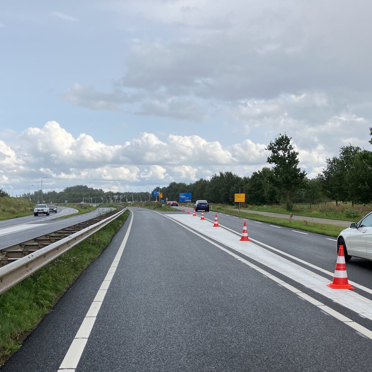 WIS_Limburg's tweet photo. Ivm een ongeval op de #B56 in Duitsland is de #N297 ri. Duitsland dicht. Verkeer kan omrijden via de N276. Onbekend hoe lang de weg dicht blijft❌❌ ^Wis Joep @RWSverkeersinfo @ANWBverkeer https://t.co/PagavJA2FO