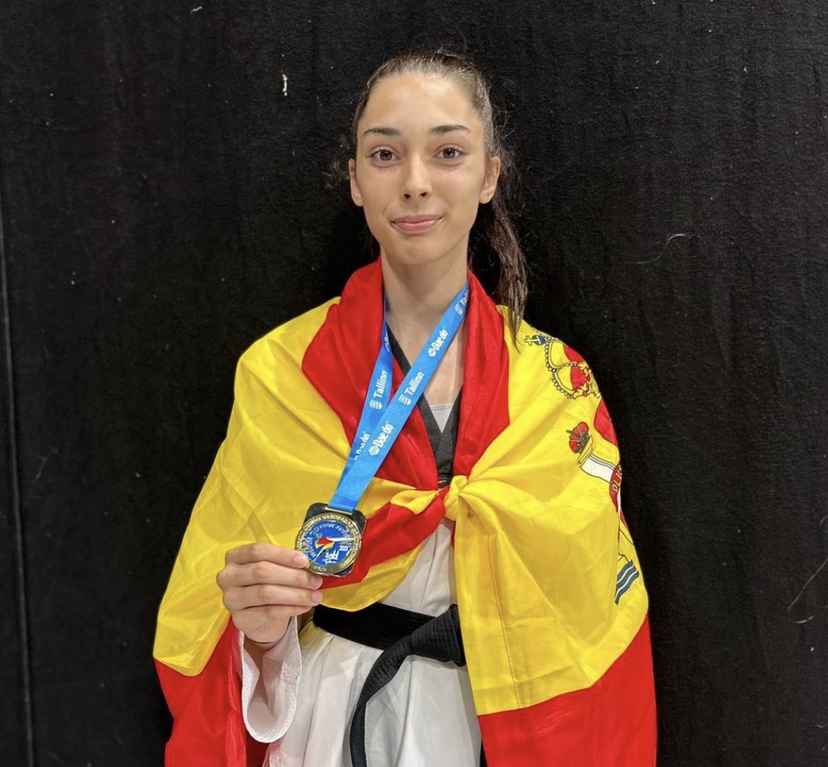 iberdrola's tweet photo. 💪🏽 Somos las mejores del mundo en fútbol... ¡y en mucho más!

🥇🥈🥉 Lluvia de MEDALLAS en gimnasia, atletismo, piragüismo, taekwondo, escalada… para cerrar una semana de 𝐫𝐞́𝐜𝐨𝐫𝐝 para el deporte femenino! 🇪🇸

👏🏼 ¡Suma tu felicitación a nuestras estrELLAS! 🥹 #ellasvalenoro https://t.co/rOLaUr0S7p