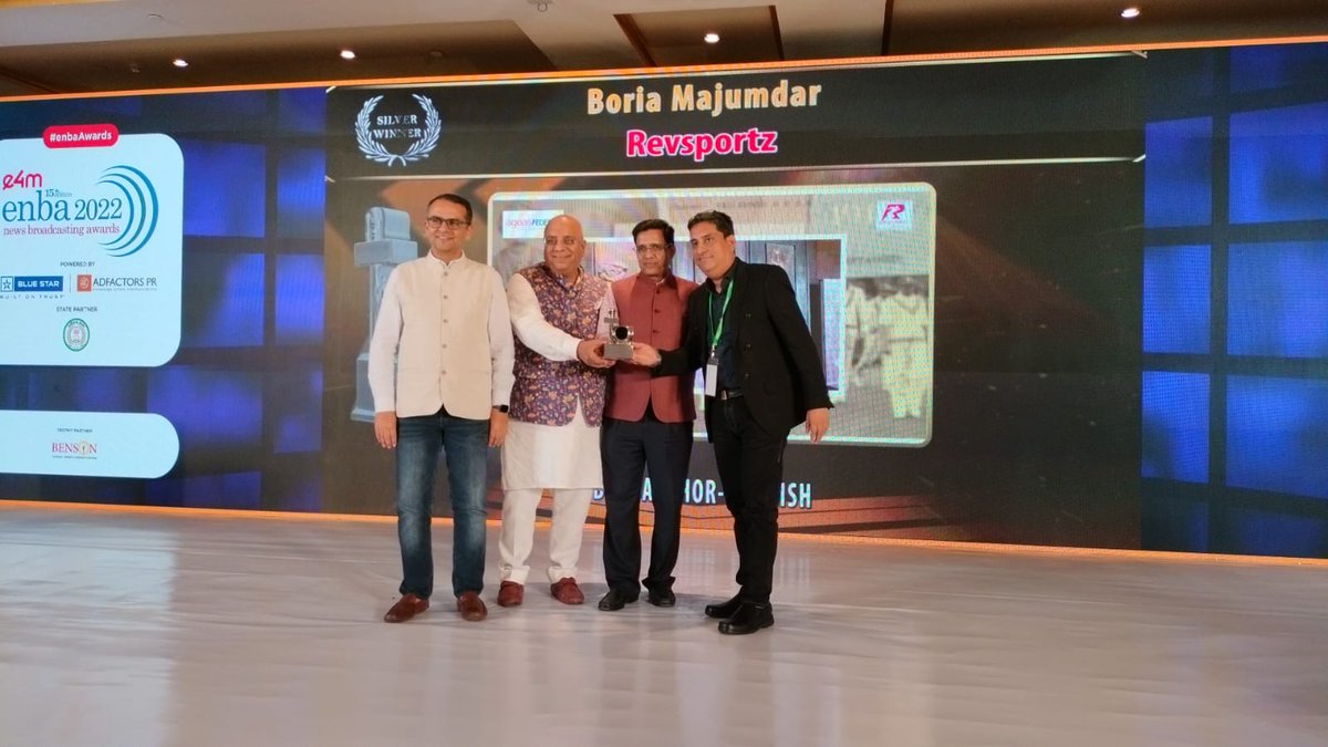 e4mevents's tweet image. Breaking News, Breaking Barriers!
Cheers to the #enbaAwards Winners 2022.

Category - Best Anchor- English
Awardees - @themojostory | @RevSportz

#e4m #enba #MediaAwards #TvNewsAwards #Media #Broadcast #Journalism