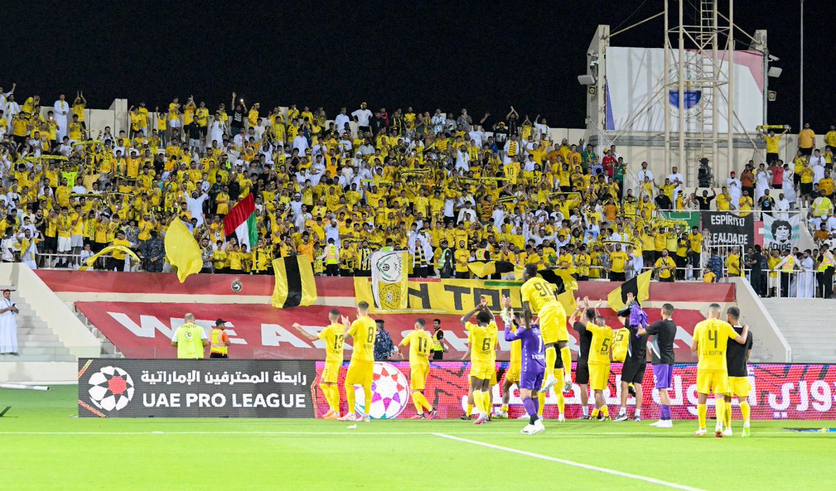 UAEProleague_En's tweet photo. 📷l The celebrations continue! @AlWaslSC players join the fans in marking their triumph over Sharjah 🎉⚽
#SHJvWSL ⚪🟡
#ADNOCProLeague ⚽
#FansLeague 🗣️
#FairPlayFairSupport 🤝 https://t.co/iJQdr8Qum5
