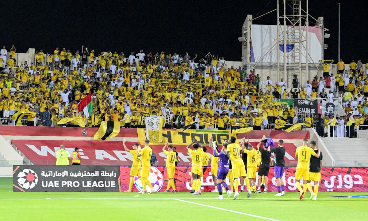 UAEProleague_En's tweet photo. 📷l The celebrations continue! @AlWaslSC players join the fans in marking their triumph over Sharjah 🎉⚽
#SHJvWSL ⚪🟡
#ADNOCProLeague ⚽
#FansLeague 🗣️
#FairPlayFairSupport 🤝 https://t.co/iJQdr8Qum5