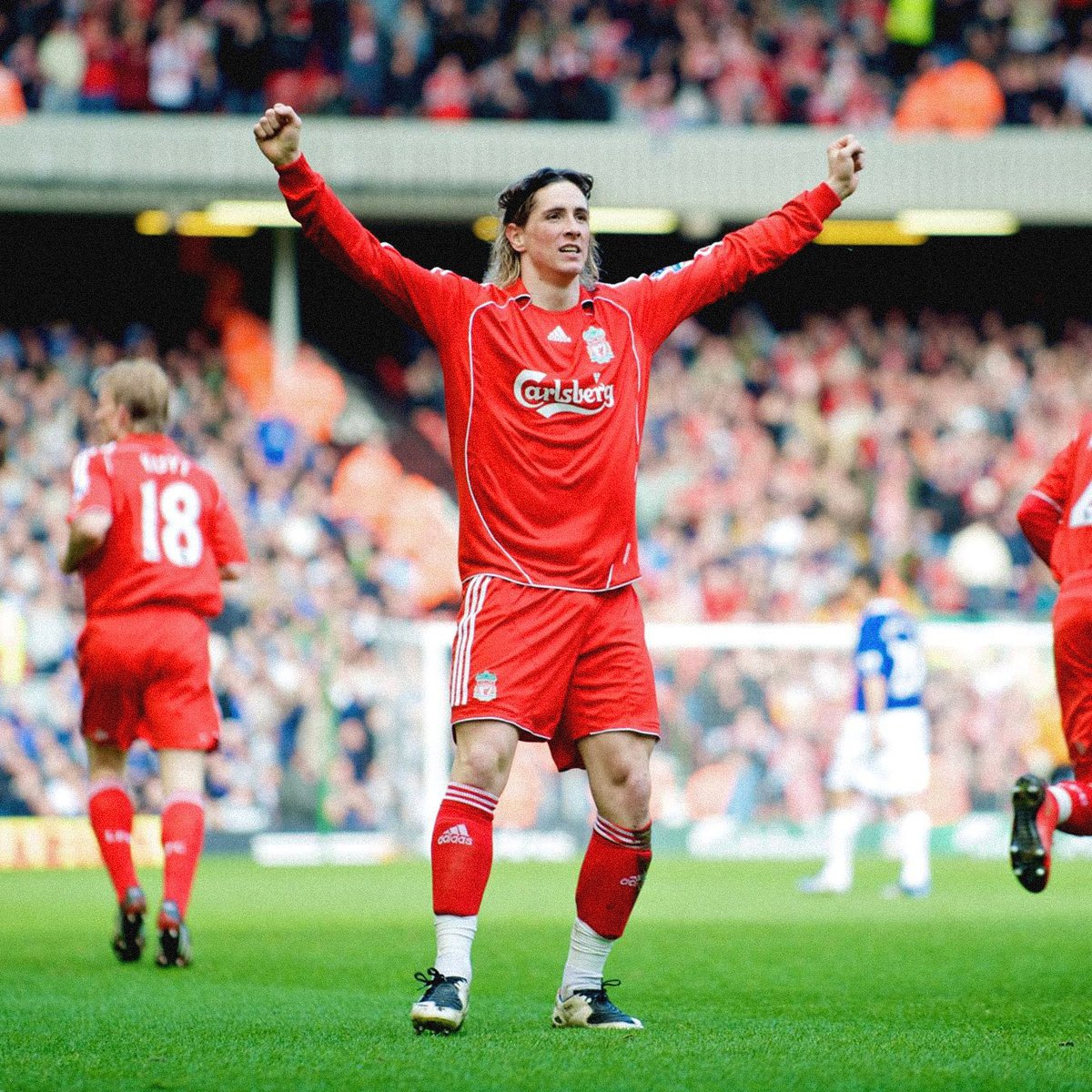 classicshirts's tweet photo. Late 2000s Adidas x Liverpool.

The Torres era.

Long sleeves, always. T90 Lasers. Alice Band. Ankle Tape. https://t.co/FGrocbBlT5