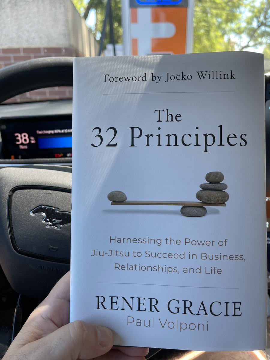 MMMuravez's tweet photo. Picked up a new book to read during my charging stops.  Looking forward to this @RenerGracie! #oss https://t.co/Tc2dN1j1lb
