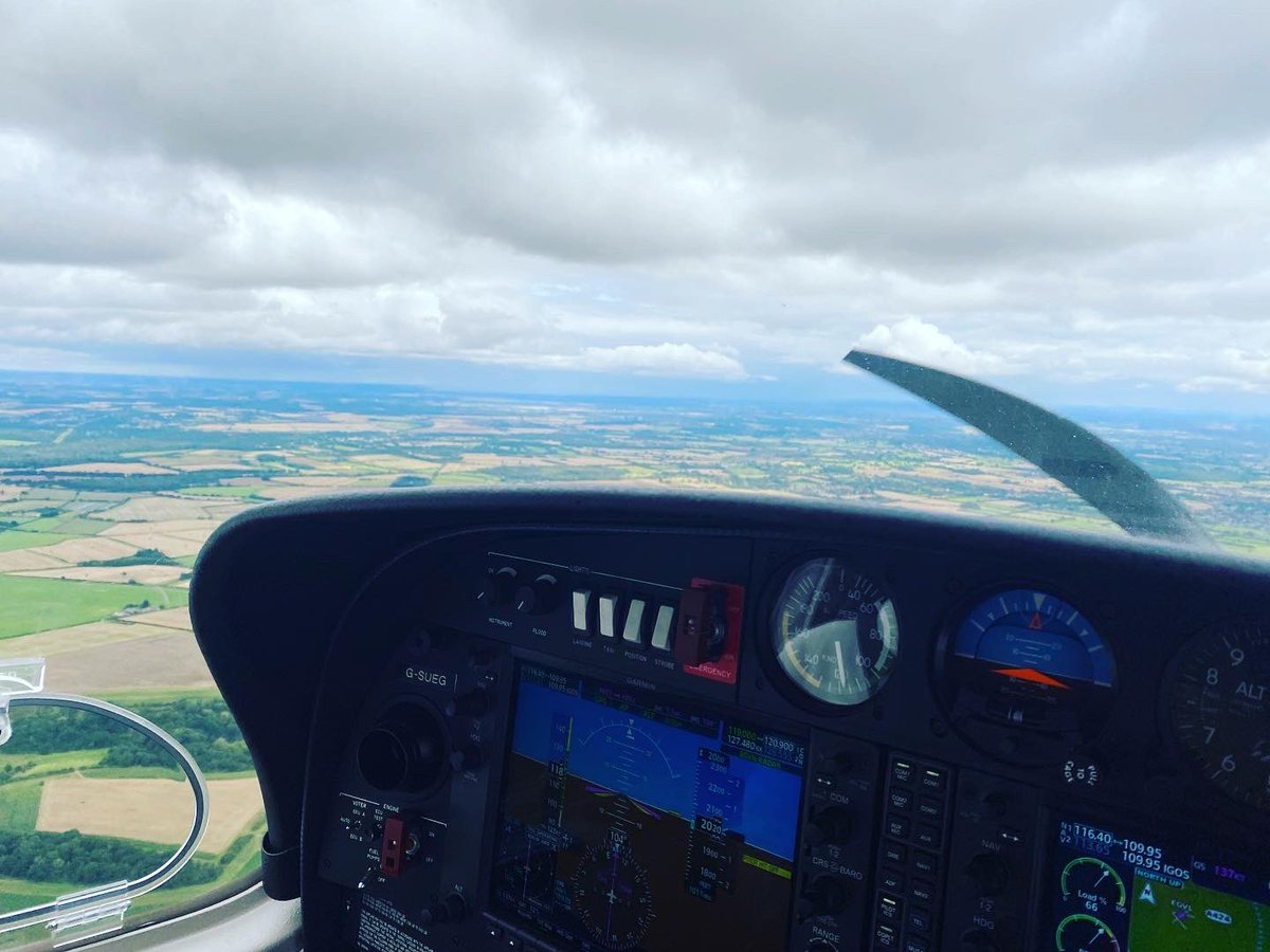 t25bear's tweet image. Lots of big showers around today, but still lots of flying done and two very happy students #weflydiamondaircraft #da40ng #diamondaircraft