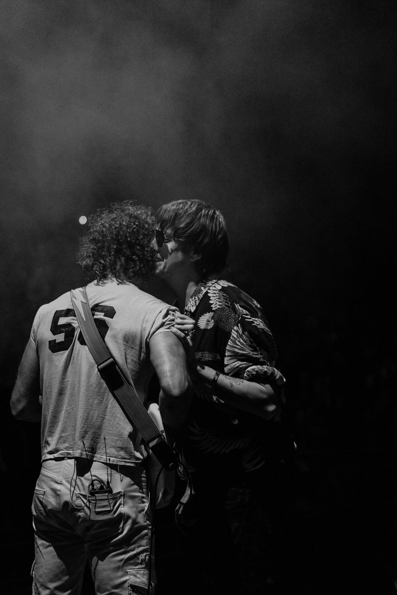 Live moments from last week 8/14 – Red Rocks – Morrison, CO 8/19 – Forest Hills – Queens, NY @thestrokes 📸: Jenna Murray