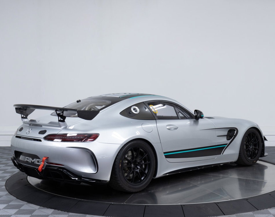 duPontREGISTRY's tweet photo. 2021 Mercedes-Benz AMG GT4 | Price: $299,900
-
This vehicle is specifically designed for GT4 racing &amp; is equipped with a range of features that make it capable of competing at the highest level. Under the hood, it is powered by a 4.0L V8 biTurbo engine that produces up to 536HP! https://t.co/MXLfrqeJTU