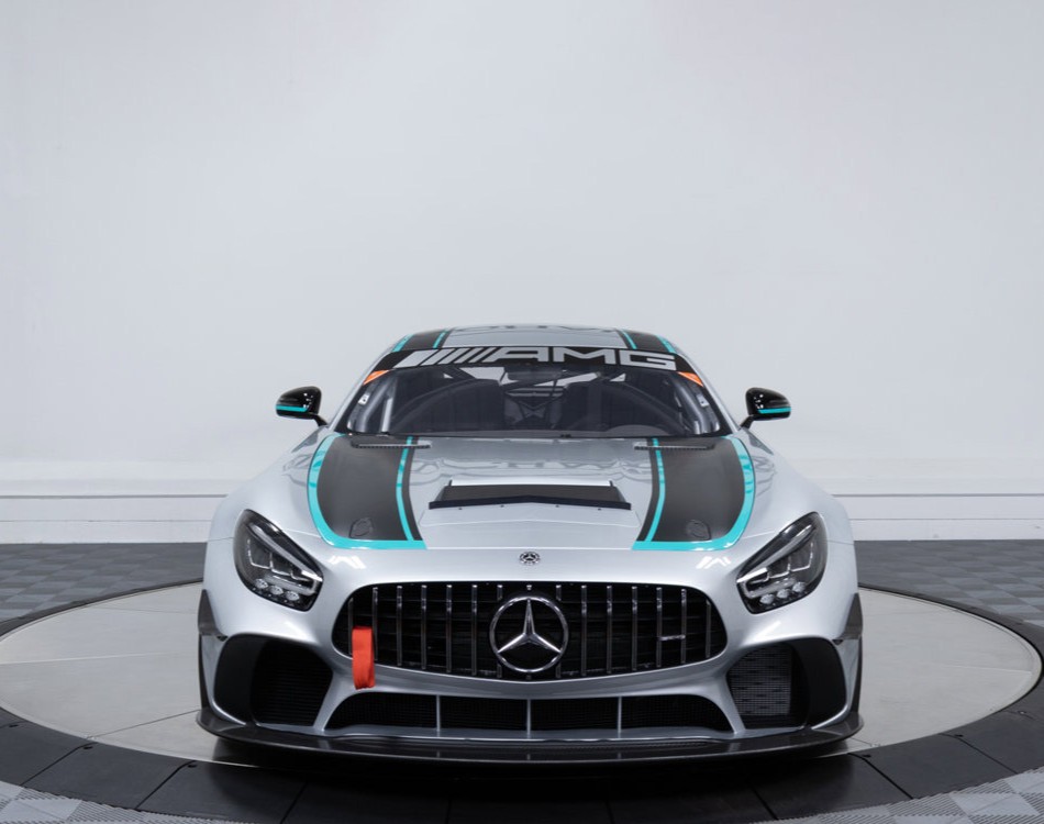 duPontREGISTRY's tweet photo. 2021 Mercedes-Benz AMG GT4 | Price: $299,900
-
This vehicle is specifically designed for GT4 racing &amp; is equipped with a range of features that make it capable of competing at the highest level. Under the hood, it is powered by a 4.0L V8 biTurbo engine that produces up to 536HP! https://t.co/MXLfrqeJTU