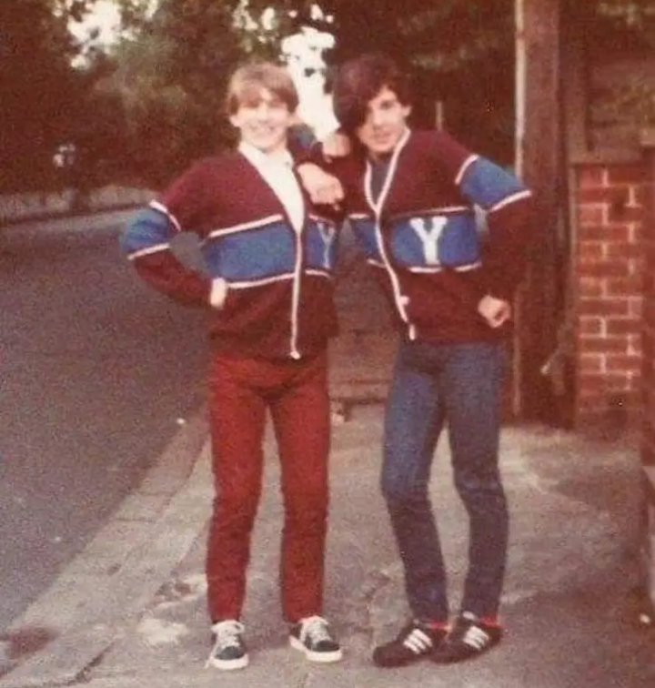 wat_thee_deuce_'s tweet photo. Who had one of these cardigans back in the day? 😄😄 https://t.co/QaebjuTE8E