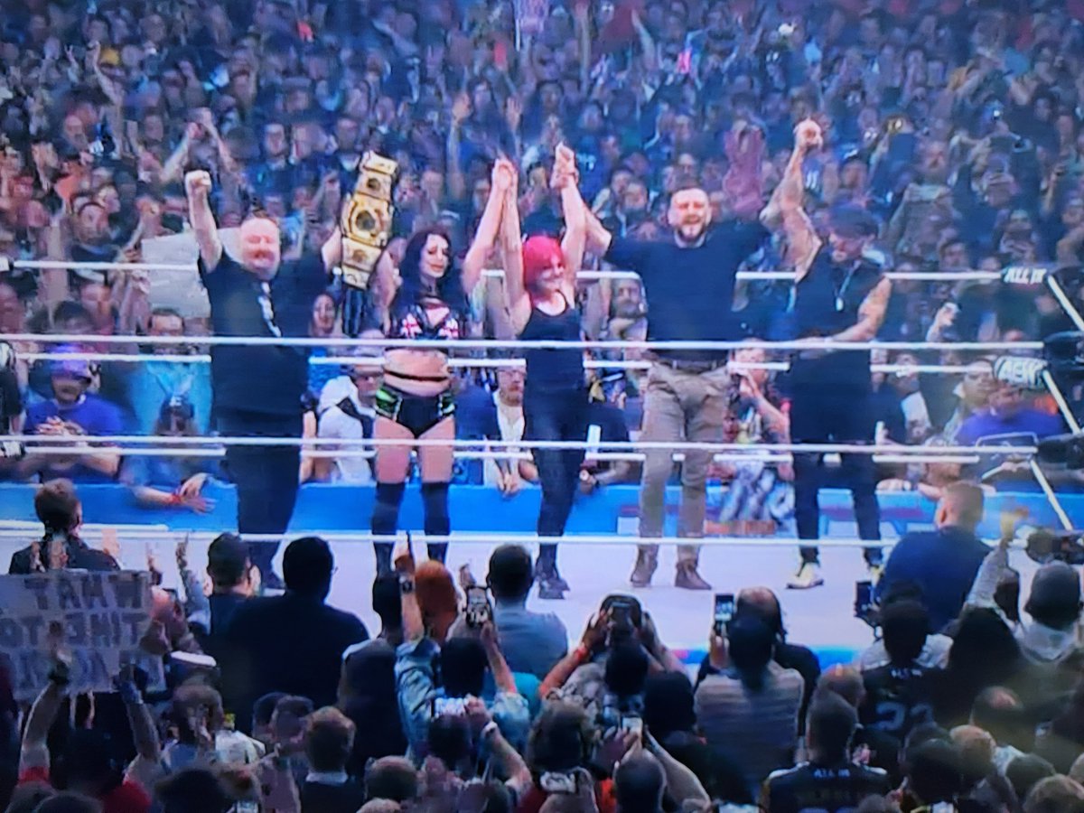davidlagreca1's tweet photo. Now this is a moment #Allin 
@Saraya @TheZakZodiac @Saraya_knight https://t.co/2N1Twc9FWF