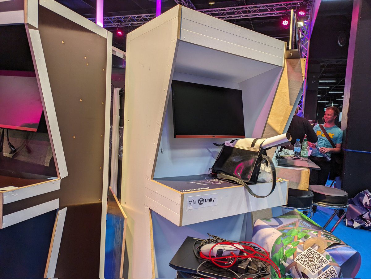 Oh no, they're naked! Avert your eyes!
Goodbye Gamescom and Indie Arena Booth ❤️