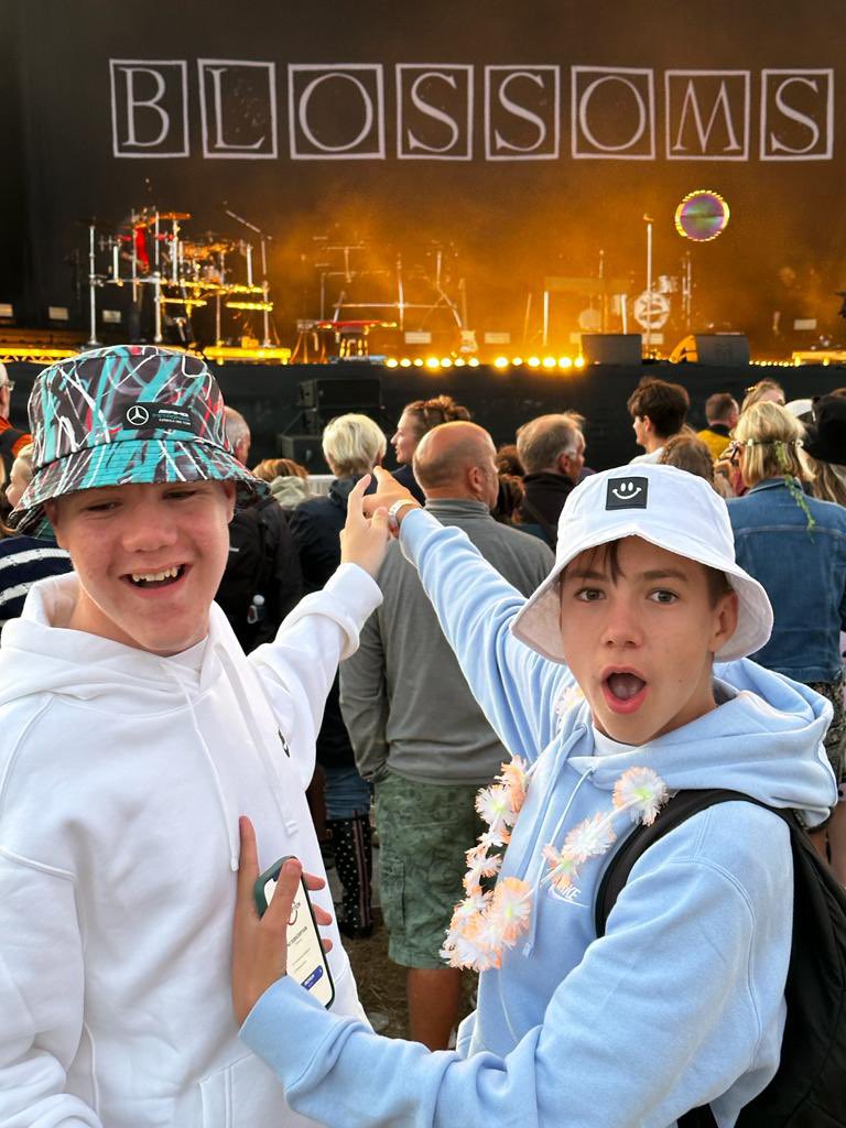 kellyannecross's tweet photo. @BlossomsBand highlight of a looong summer holiday ❤️ https://t.co/JdNlNnbrG5
