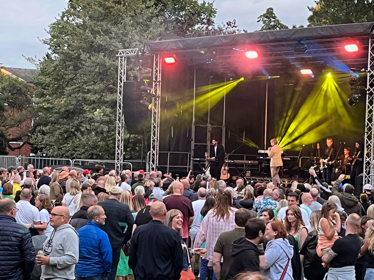 Concert in the Castle is rocking 💥🎸